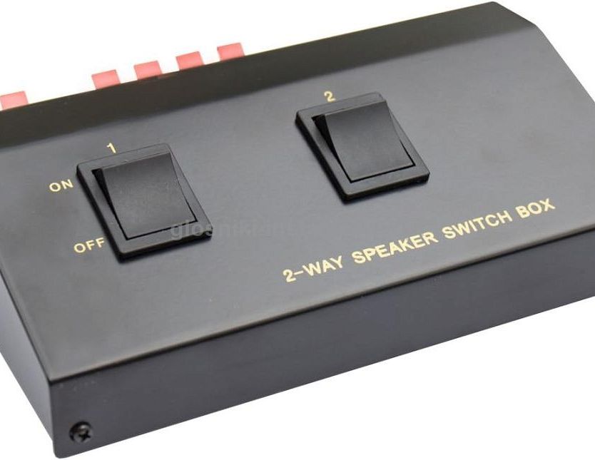 Przełącznik na 2 pary głośników